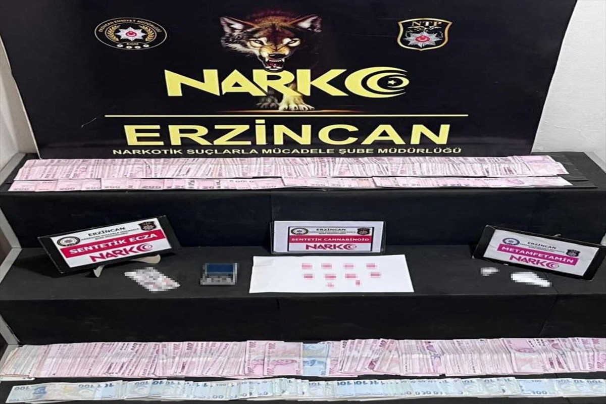 Erzincan'da düzenlenen uyuşturucu operasyonunda yakalanan 2 zanlı tutuklandı. Aramada, 10 parça...