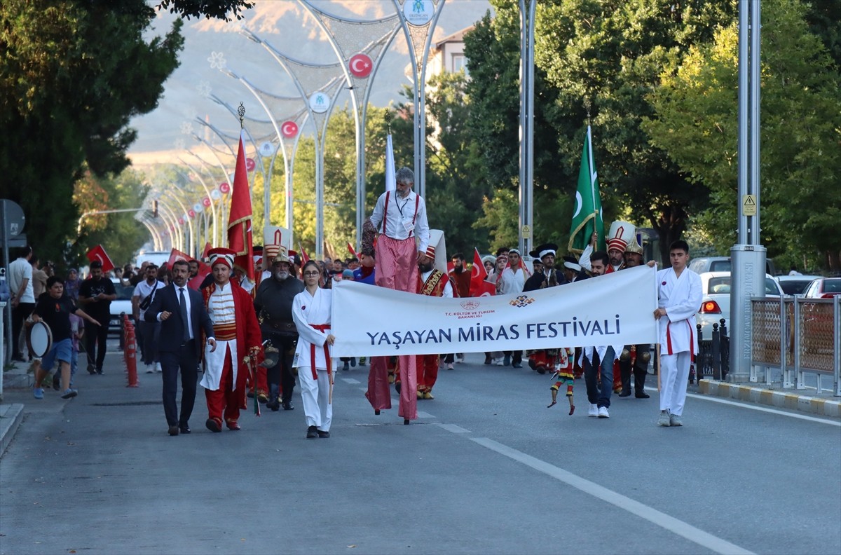 Erzincan'da Kültür ve Turizm Bakanlığının katkıları, Valilik ve belediyenin işbirliğiyle...
