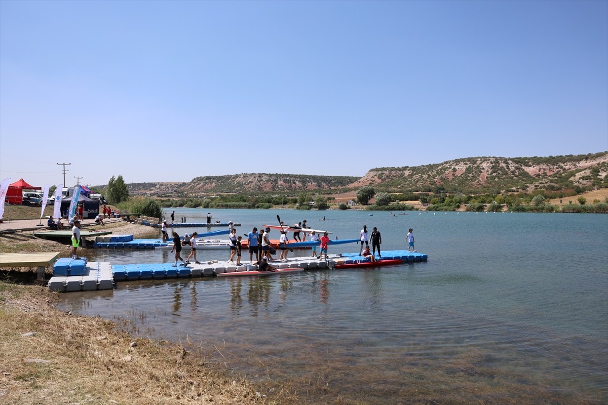 Eskişehir'in Odunpazarı ilçesinde Durgunsu Kano 2025 Türkiye Şampiyonası başladı.