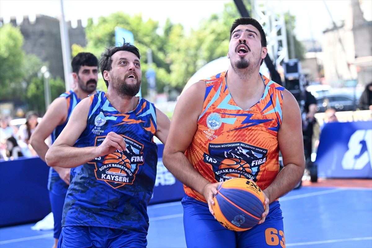 FIBA onaylı Lite Quest 3x3 Uluslararası Basketbol Turnuvası Kayseri'de start aldı. Kayseri...