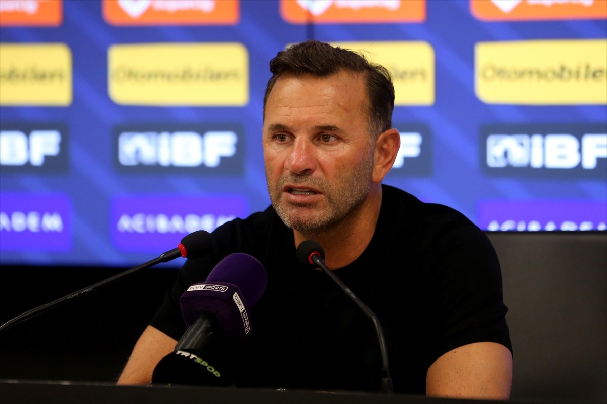 Galatasaray Teknik Direktörü Okan Buruk, Trendyol Süper Lig'in 3. haftasında deplasmanda 4-0...