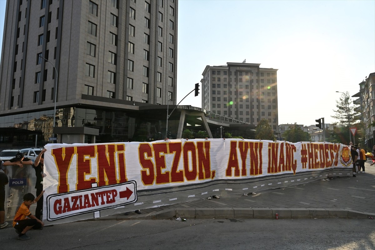Galatasaray, yarın oynayacağı Trendyol Süper Lig'de 2025-2026 sezonunun ilk maçı için Gaziantep'e...