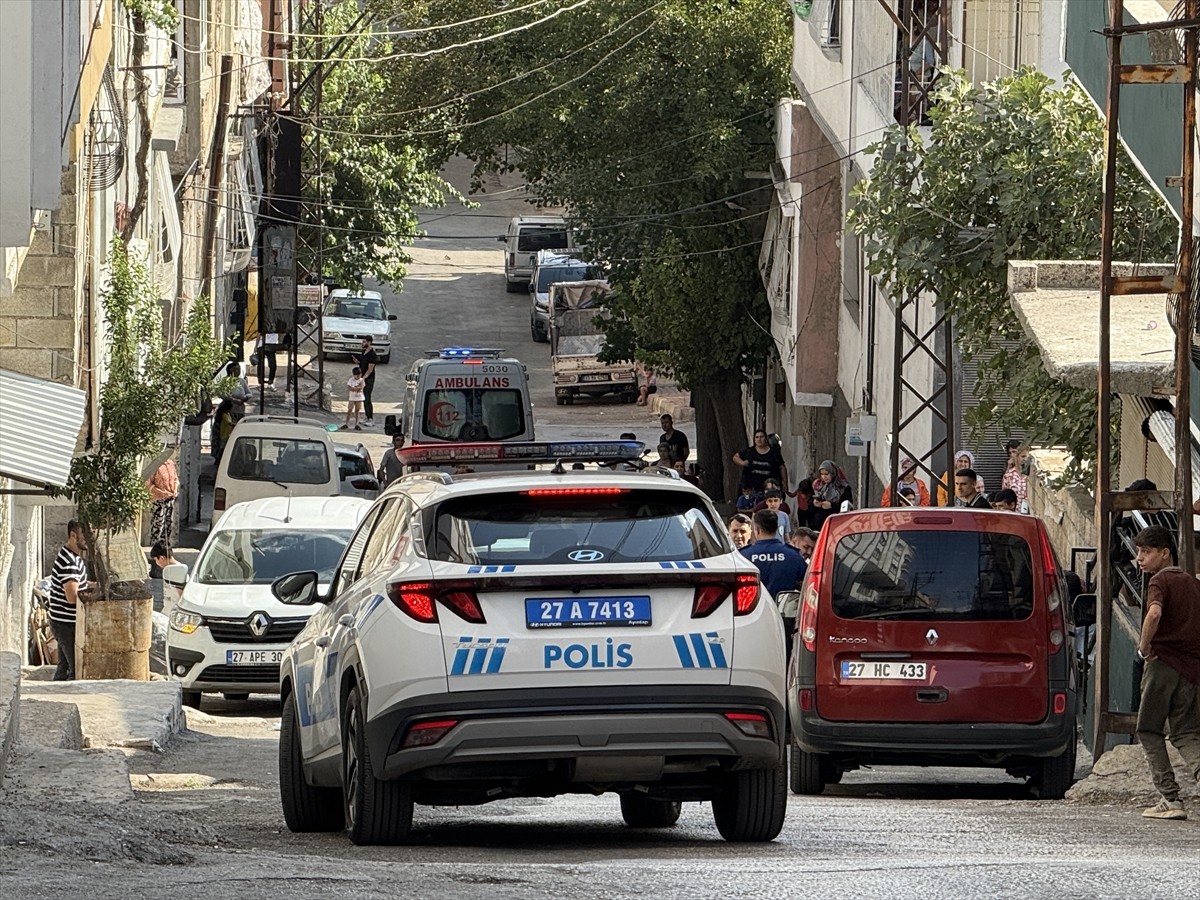 Gaziantep'te hakkında 40 yıl kesinleşmiş hapis cezası bulunan firari hükümlü operasyonla...