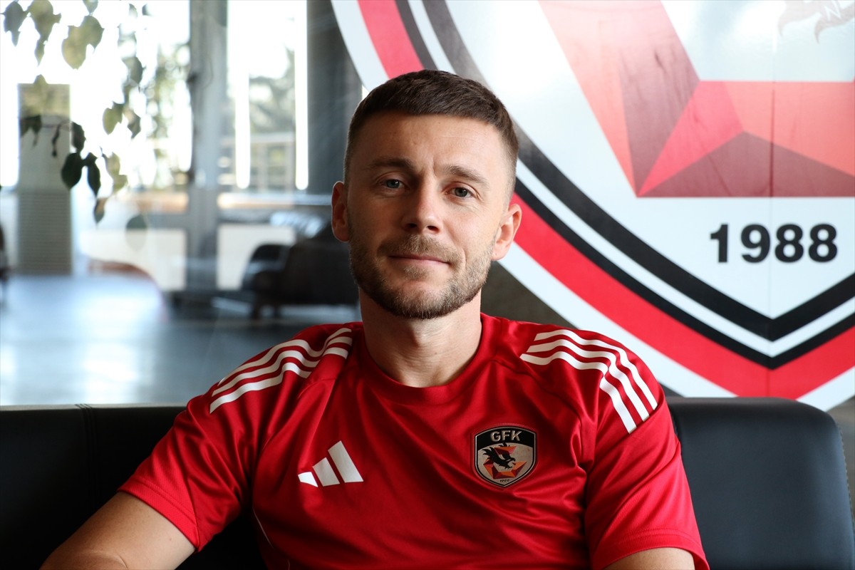 Gaziantep FK'de 7. sezonuna giren ve takımın en fazla süre alan oyuncusu olan kaptan Alexandru...