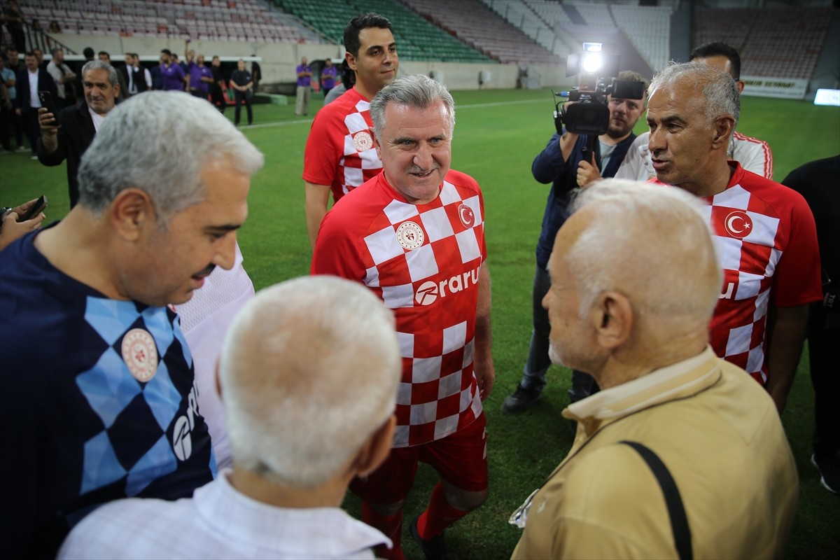 Gençlik ve Spor Bakanı Osman Aşkın Bak, Valilik ile Gençlik ve Spor İl Müdürlüğünce Diyarbakır...