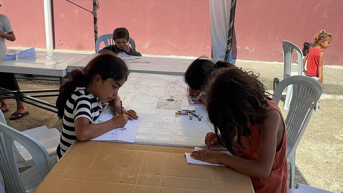 Giresun'a, Doğu ve Güneydoğu'dan fındık toplamak için gelen mevsimlik tarım işçilerinin...