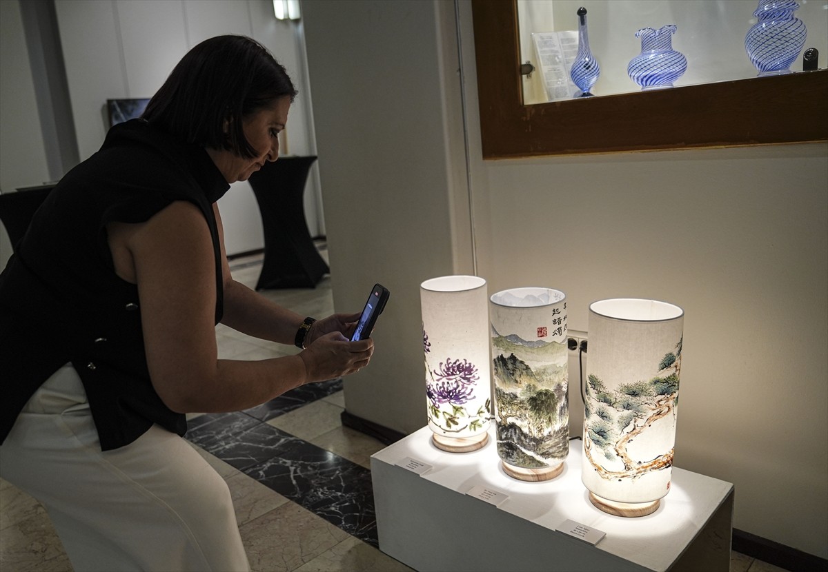 Güney Kore'nin kurtuluşunun 80. yılı dolayısıyla 40 Koreli ve 40 Türk sanatçının eserlerinden...