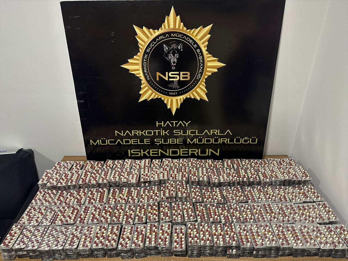 Hatay'ın İskenderun ilçesinde, yeşil reçeteye tabi 16 bin 744 uyuşturucu etkili hap ele geçirilen...