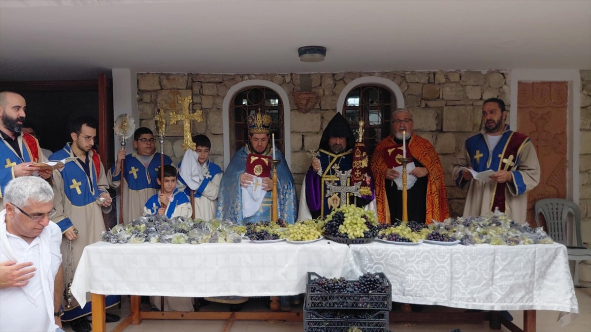 Hatay'ın Samandağ ilçesinde, Vakıfköy Mahallesi'ndeki Meryem Ana Kilisesi'nde "Meryem Ana Yortusu"...
