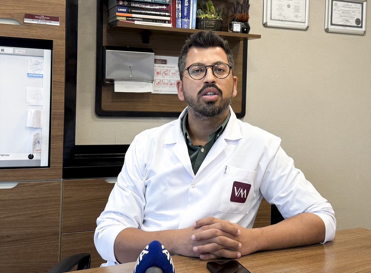 Havanın sıcak ve nemli olduğu yaz aylarında küf alerjilerinin arttığını belirten uzmanlar, bazı...