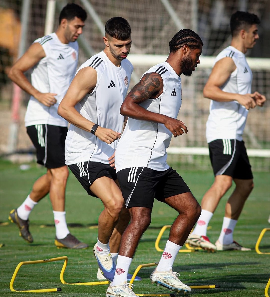 Hesap.com Antalyaspor, Trendyol Süper Lig'in 2. haftasında Gençlerbirliği ile deplasmanda...