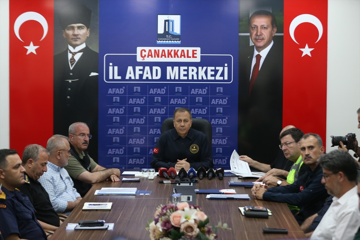 İçişleri Bakanı Ali Yerlikaya, Çanakkale'de yangından etkilenen alanları ziyaretinin ardından...