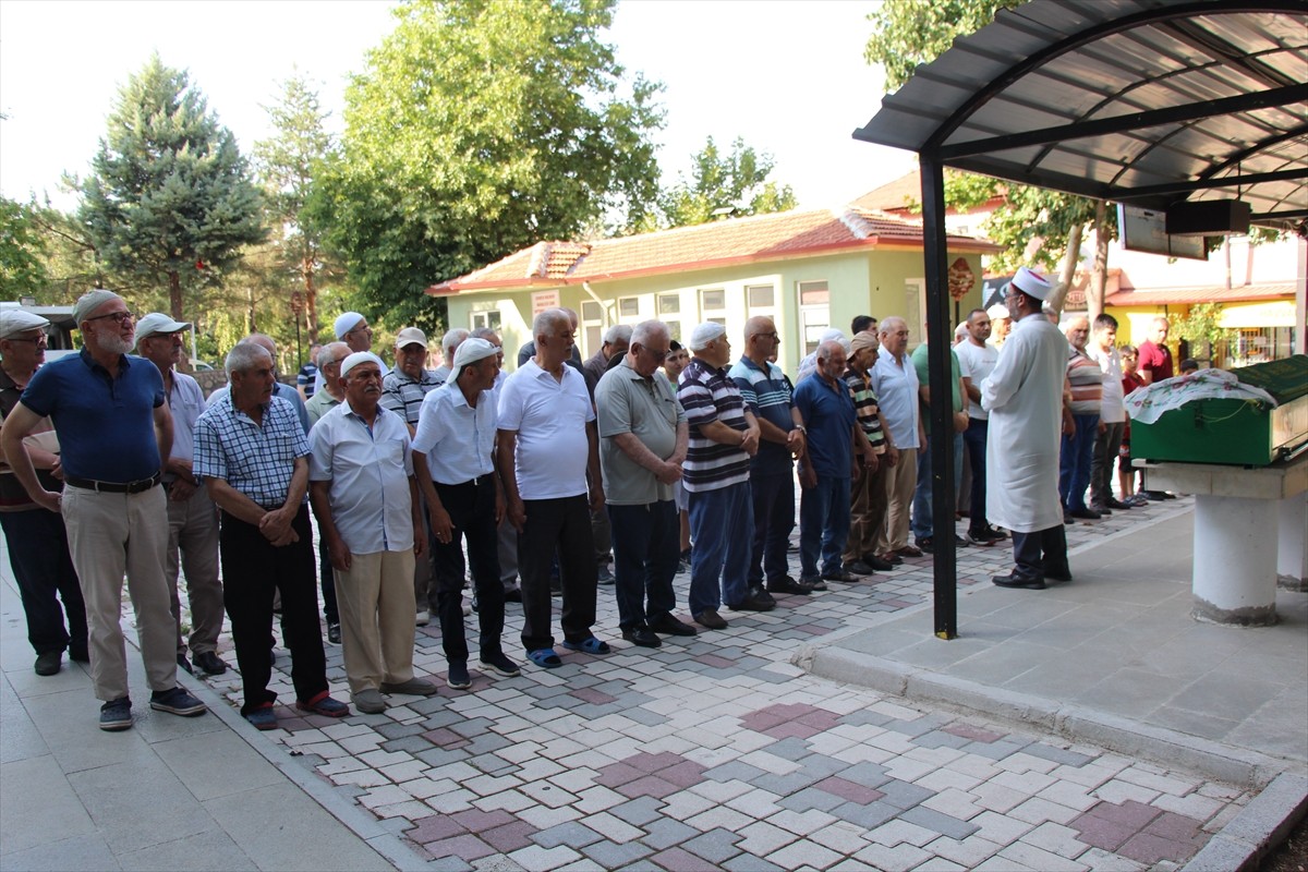 Isparta’da birlikte yaşadığı kişi tarafından darbedilip boğularak öldürüldüğü iddia edilen 28...