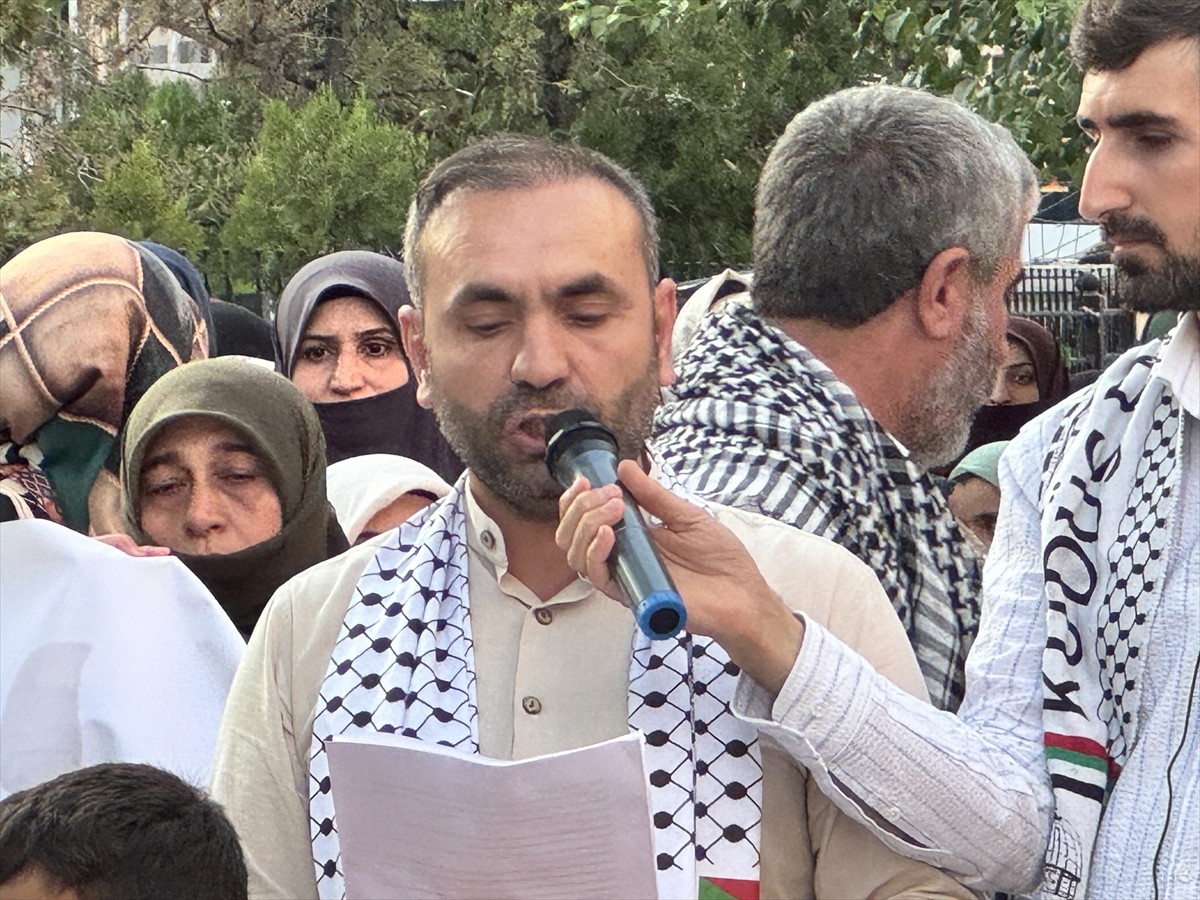 İsrail'in Gazze'ye yönelik saldırıları Siirt'te protesto edildi. Siirt Peygamber Sevdalıları...