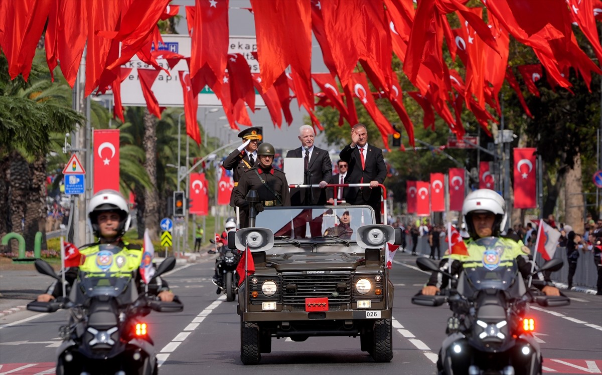 İstanbul'da, 30 Ağustos Zafer Bayramı ve Türk Silahlı Kuvvetleri Günü kapsamında resmigeçit töreni...