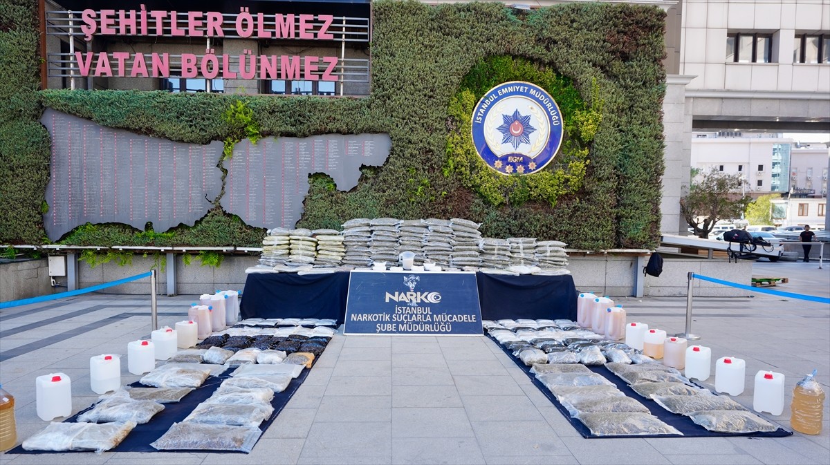 İstanbul'da düzenlenen uyuşturucu operasyonlarında yakalanan 20 şüpheli tutuklandı. Operasyonlarda...