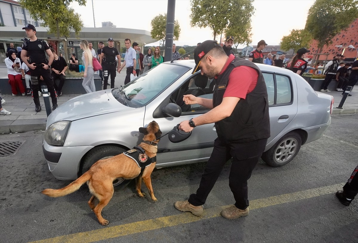 İstanbul Emniyet Müdürlüğü ekiplerince, suçla mücadele kapsamında, narkotik ve genel asayiş...