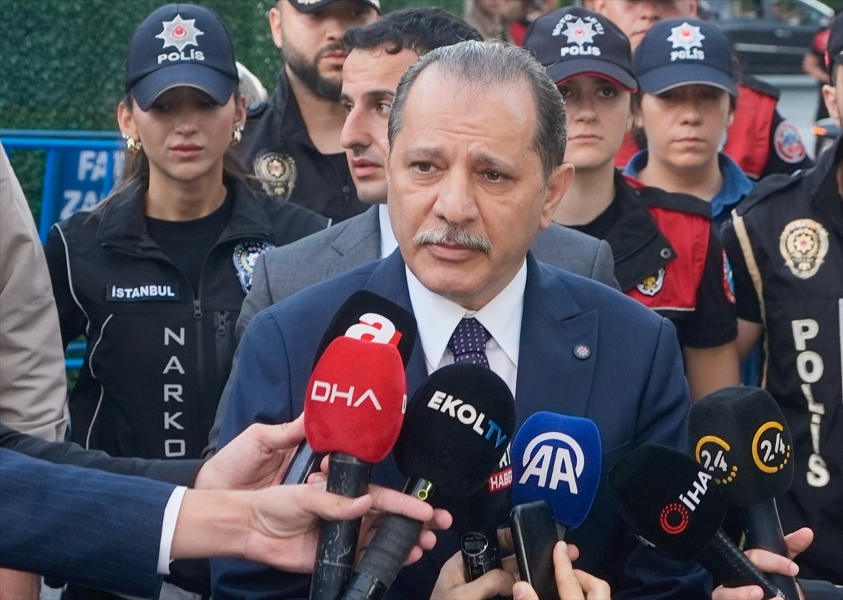 İstanbul Emniyet Müdürlüğünce, Fatih İlçe Emniyet Müdürlüğü koordinesinde güven timleri, önleyici...