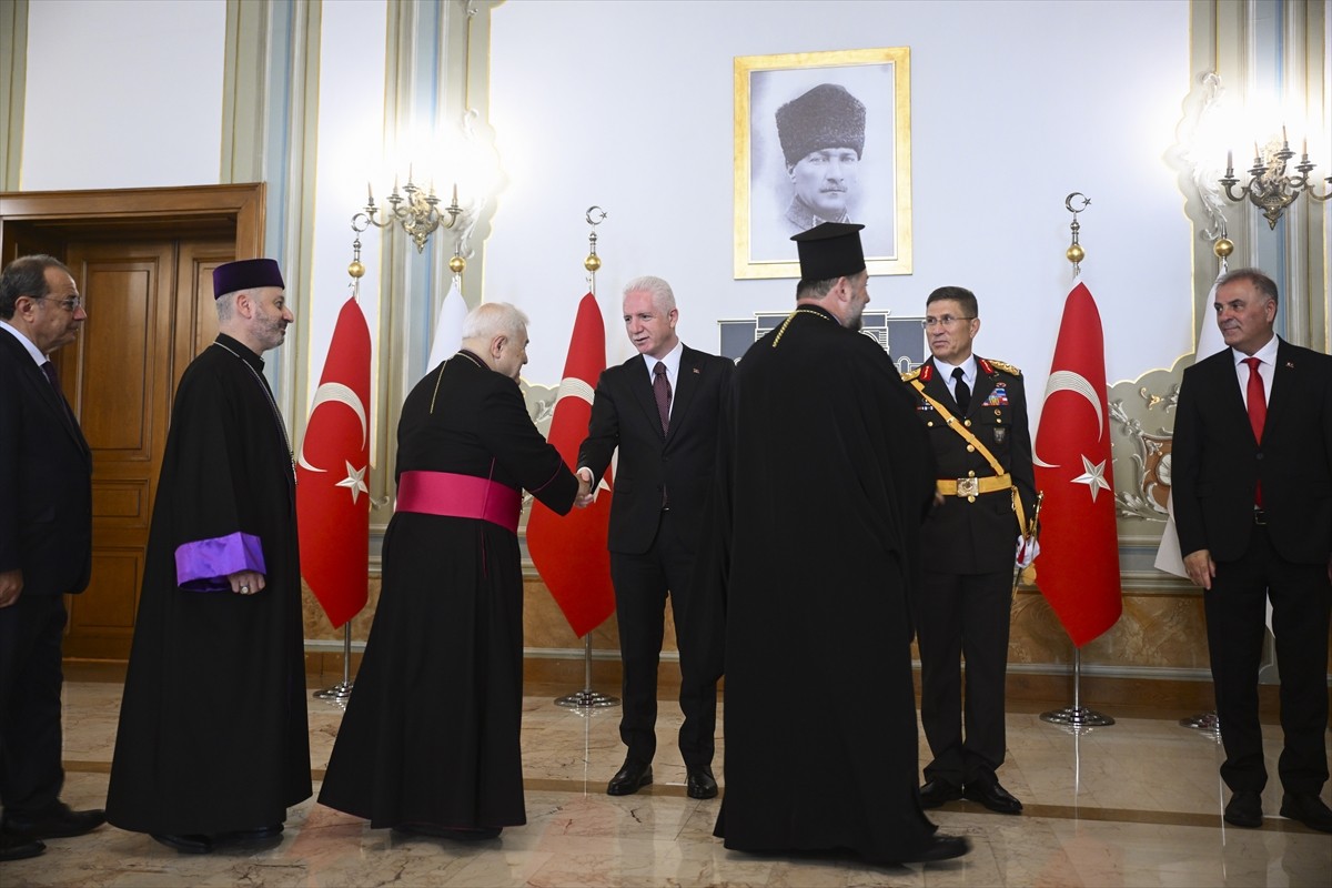 İstanbul Valisi Davut Gül, 30 Ağustos Zafer Bayramı dolayısıyla tebrikleri kabul etti. Törene...