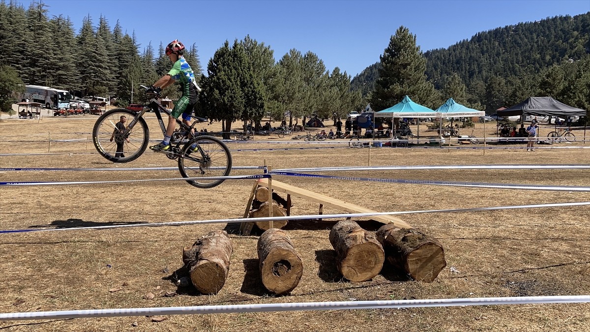 Kahramanmaraş'ın Onikişubat ilçesi Başkonuş Yaylası'nda düzenlenen "Uluslararası Kahramanmaraş MTB...
