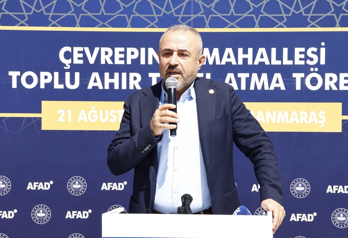 Kahramanmaraş'ın Onikişubat ilçesinde depremzede besiciler için yapılacak 86 ahırın temeli atıldı....