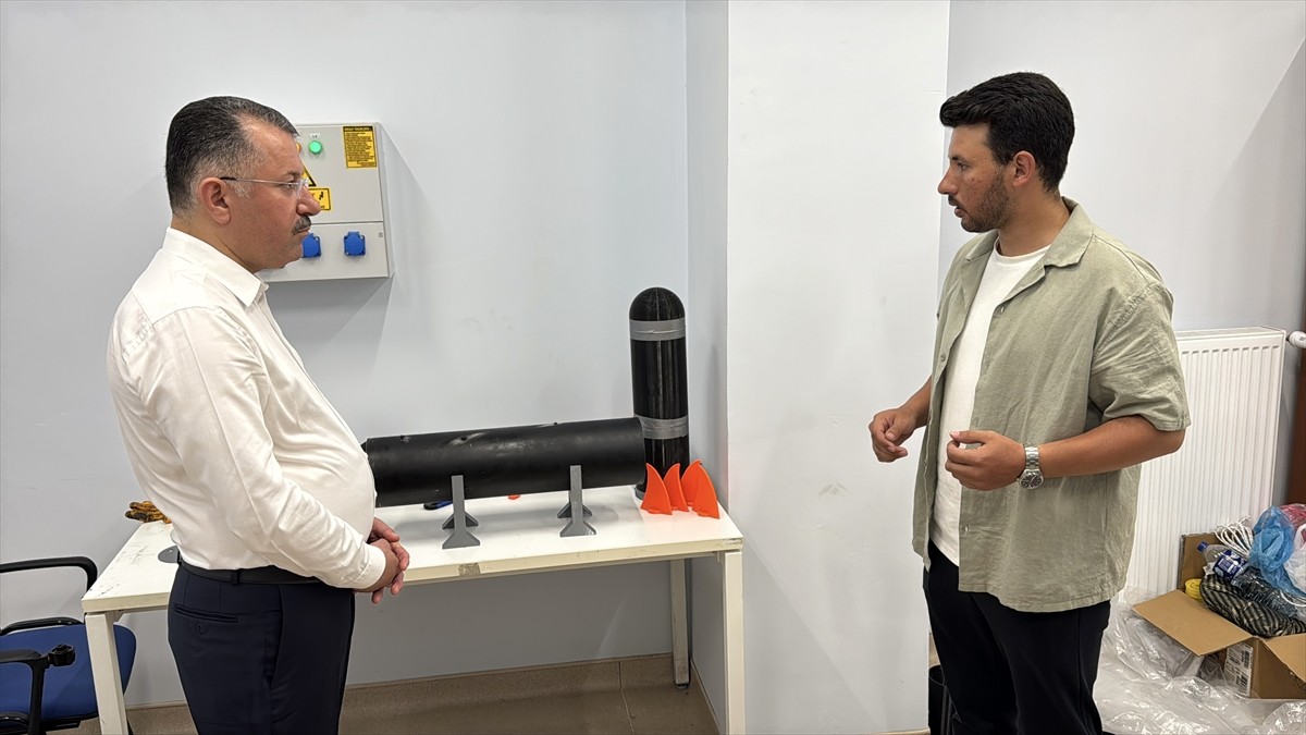 Karabük Üniversitesi (KBÜ) öğrencileri, geliştirdikleri su altı roket projesi ile TEKNOFEST...