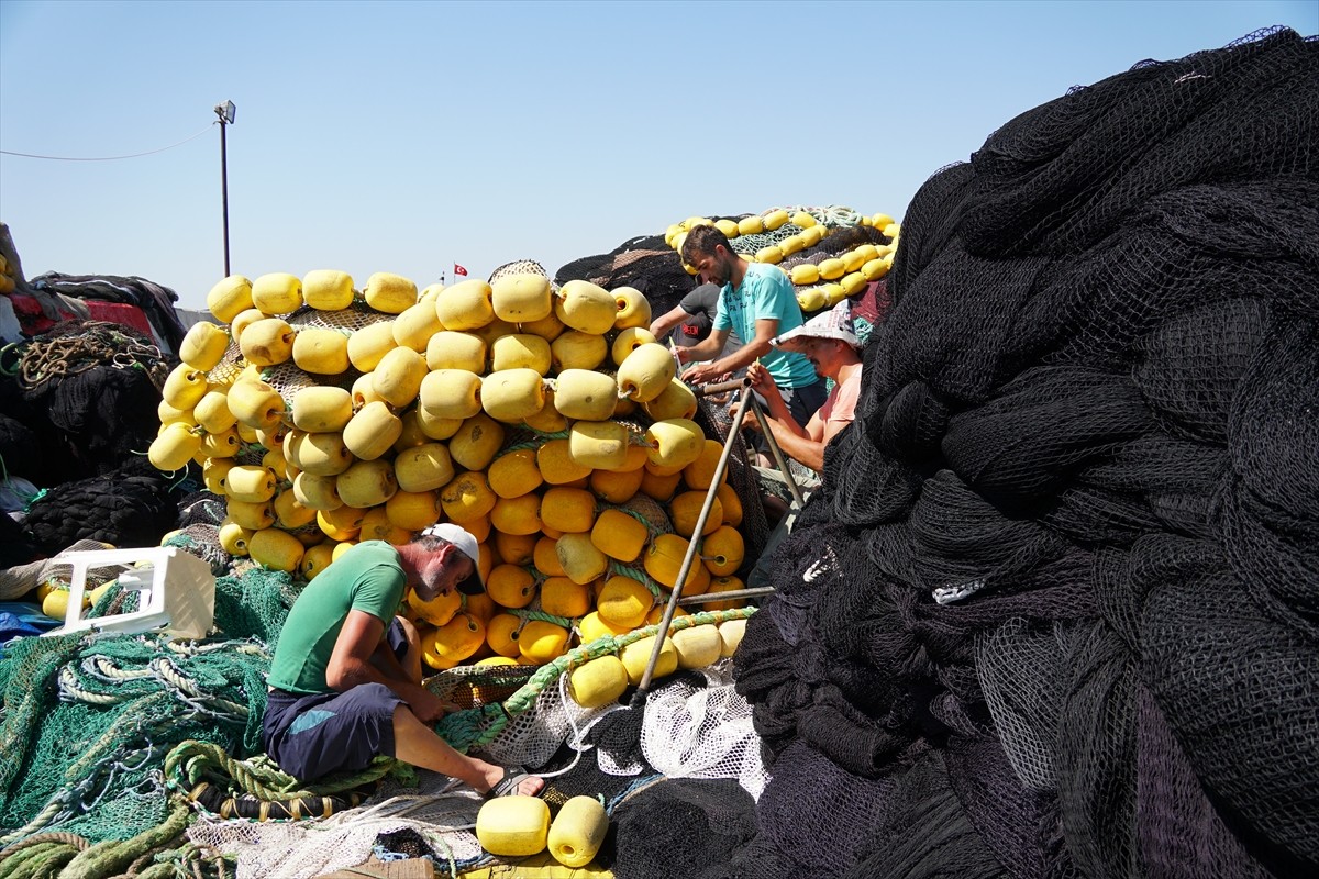Karadeniz Bölgesi'nden av sezonunda teknelerde tayfa olarak çalışmak için Tekirdağ'a gelen...