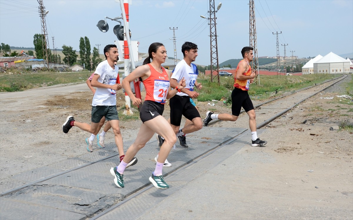 Kars'ta, Sarıkamış Araştırma ve Geliştirme Derneğince (SARGED) düzenlenen "Sarıkamış Bozayı Yaz...