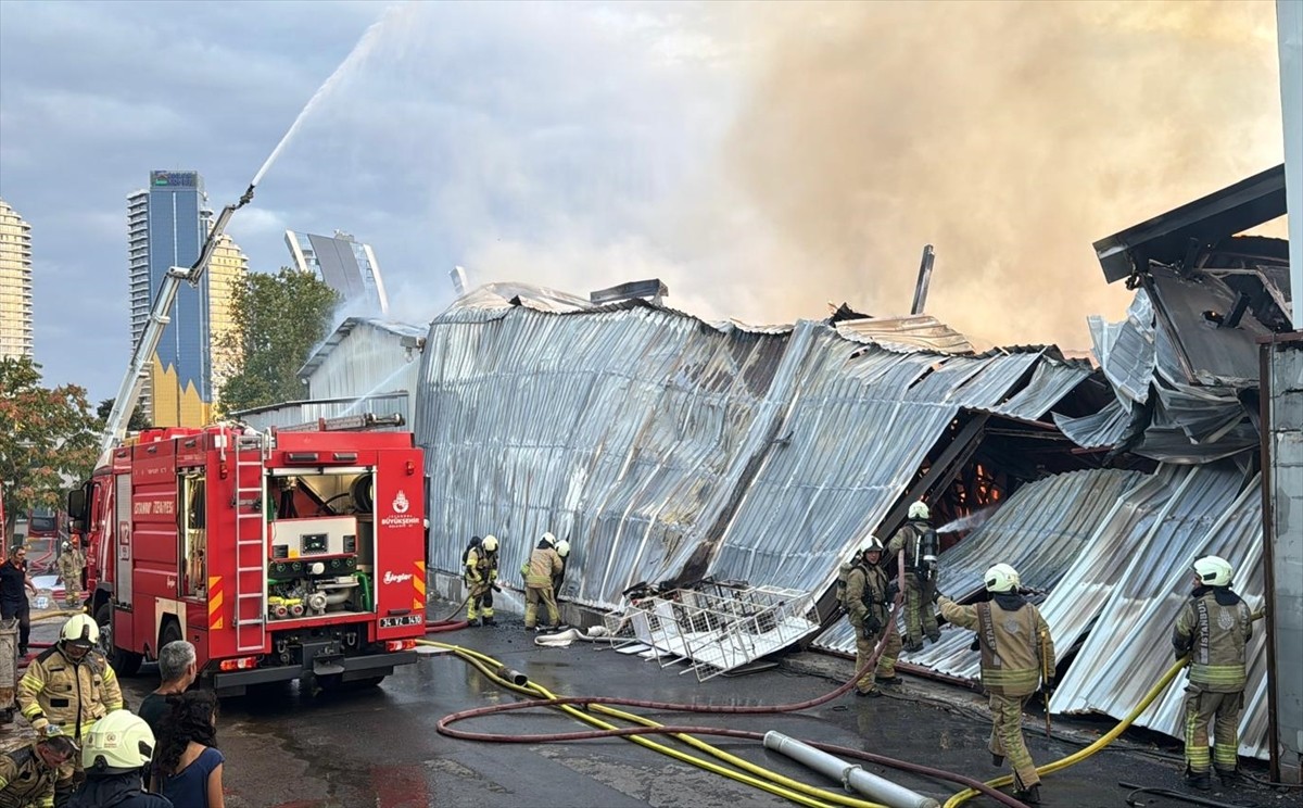 Kartal'da Çavuşoğlu Mahallesi Sanatkarlar Caddesi'ndeki iş yerinde henüz belirlenemeyen bir...