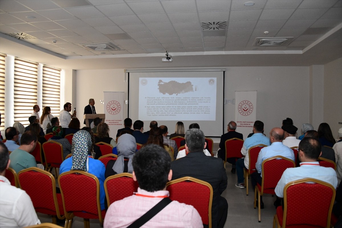 Kastamonu'da Aile ve Sosyal Hizmetler Bakanlığı koordinasyonunda yürütülen Yaşlılık Şurası...