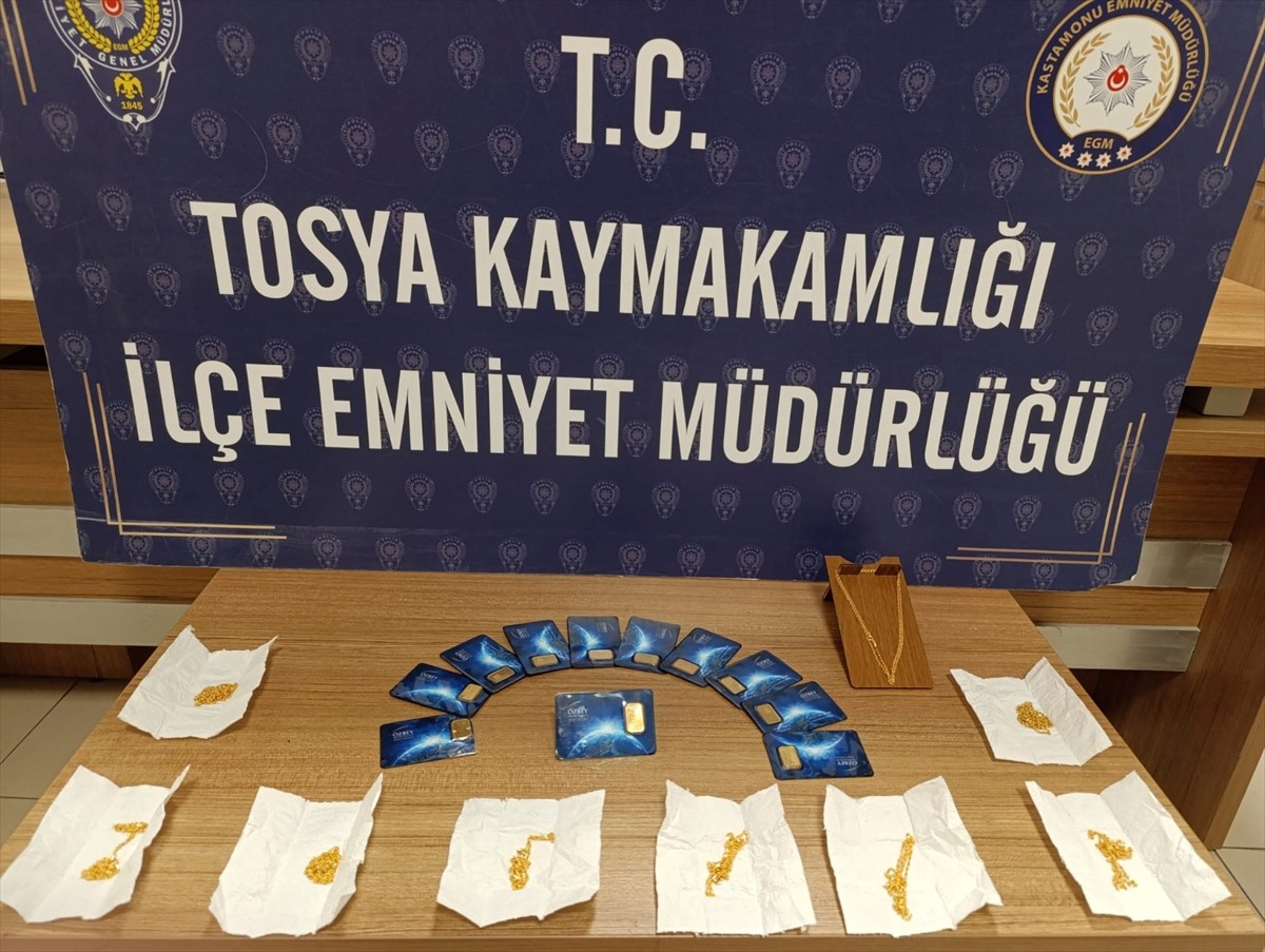 Kastamonu'da "sahte altın" operasyonunda 3 kişi yakalandı. Ekipler, il merkezi ve Tosya'da 30...