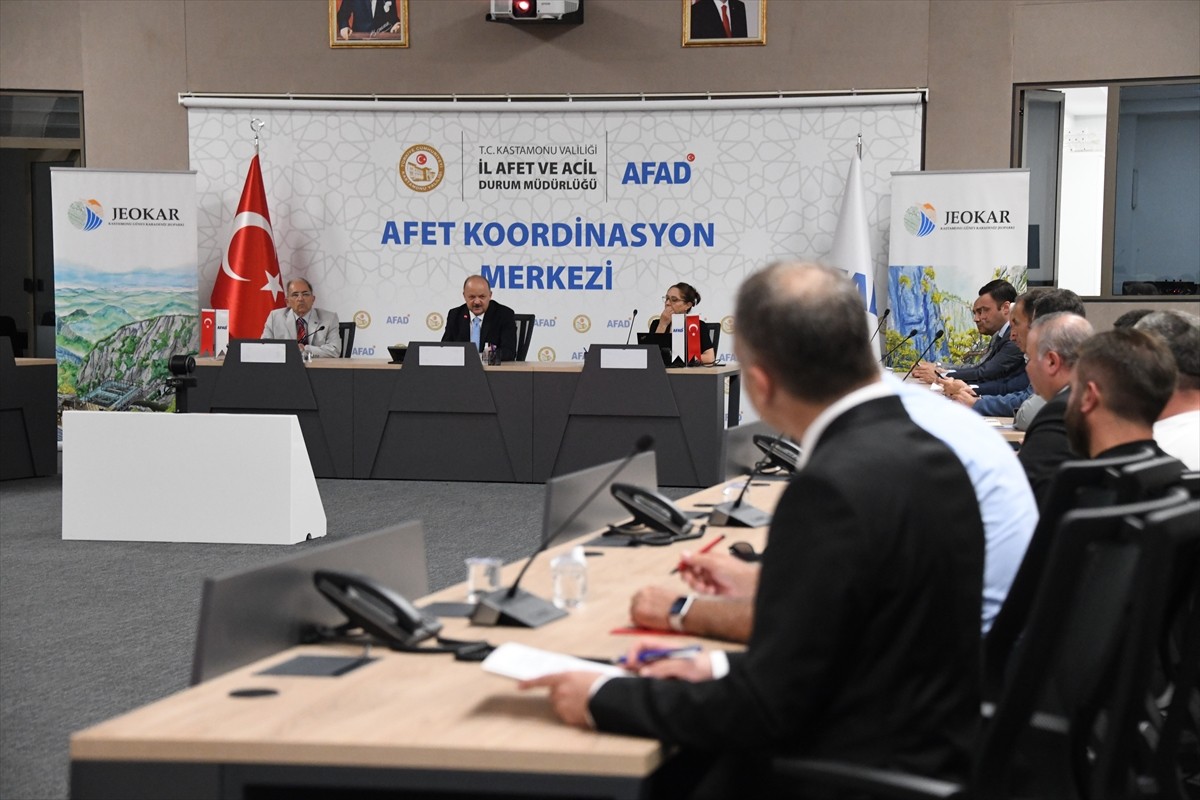 Kastamonu Valisi Meftun Dallı'nın (sol 2) başkanlığında Kastamonu Güney Karadeniz Jeoparkı...