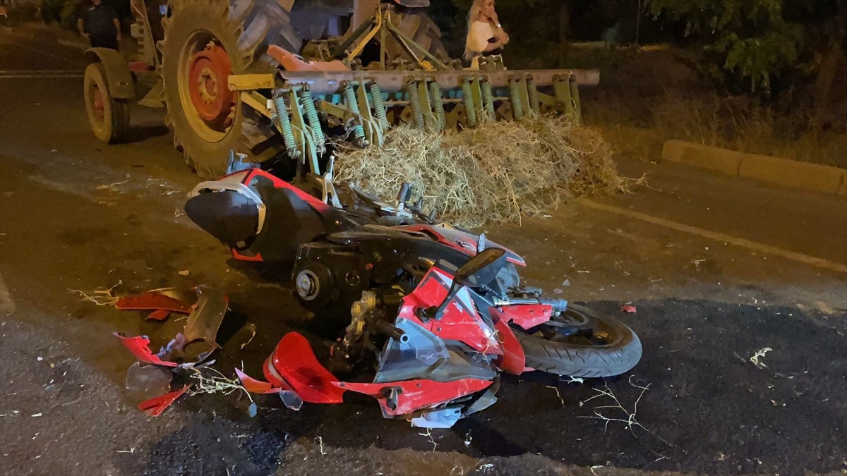 Kayseri'nin Melikgazi ilçesinde traktörle çarpışan motosiklet sürücüsü yaşamını yitirdi.
