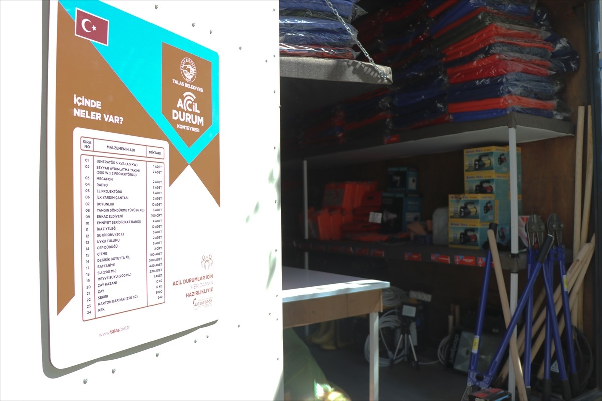 Kayseri'nin Talas ilçesinde olası bir deprem sonrası müdahalede bulunmak amacıyla ilçedeki...