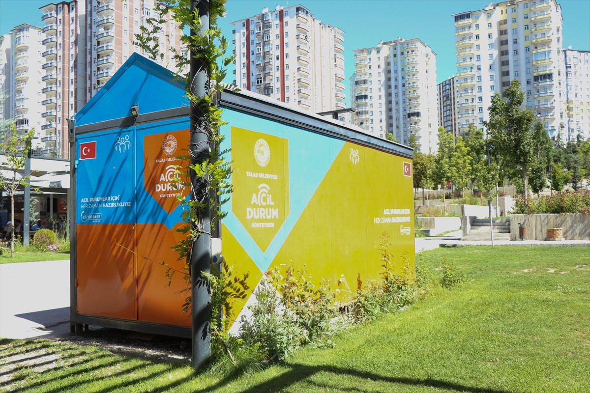 Kayseri'nin Talas ilçesinde olası bir deprem sonrası müdahalede bulunmak amacıyla ilçedeki...