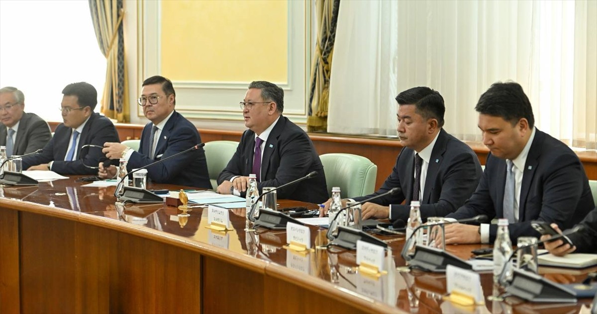Kazakistan’a resmi ziyaret gerçekleştiren Japonya Dışişleri Bakanı İvaya Takeşi, başkent Astana’da...