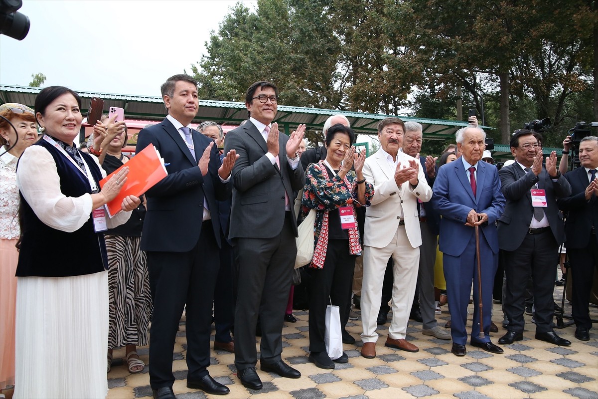 Kırgızistan'ın ev sahipliğinde düzenlenen "1. Dünya Geleneksel Kültür ve Müzik Festivali" başladı....