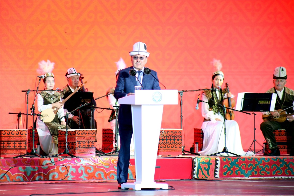 Kırgızistan'ın Issık Göl kıyı şehri Çolpon-Ata'da düzenlenen "Sanatın Ruhu" adlı "1. Dünya...