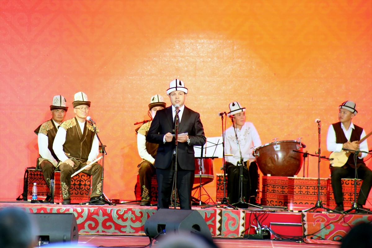 Kırgızistan'ın Issık Göl kıyı şehri Çolpon-Ata'da düzenlenen "Sanatın Ruhu" adlı "1. Dünya...