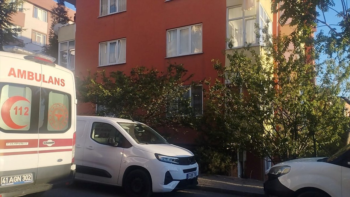 Kocaeli'nin Gebze ilçesinde, karısını tabancayla öldüren kişi intihar girişiminde bulundu.