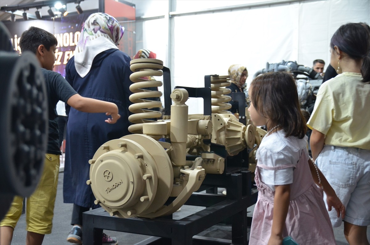 Konya Büyükşehir Belediyesi tarafından bu yıl 10'uncusu düzenlenen Konya Bilim Festivali başladı....