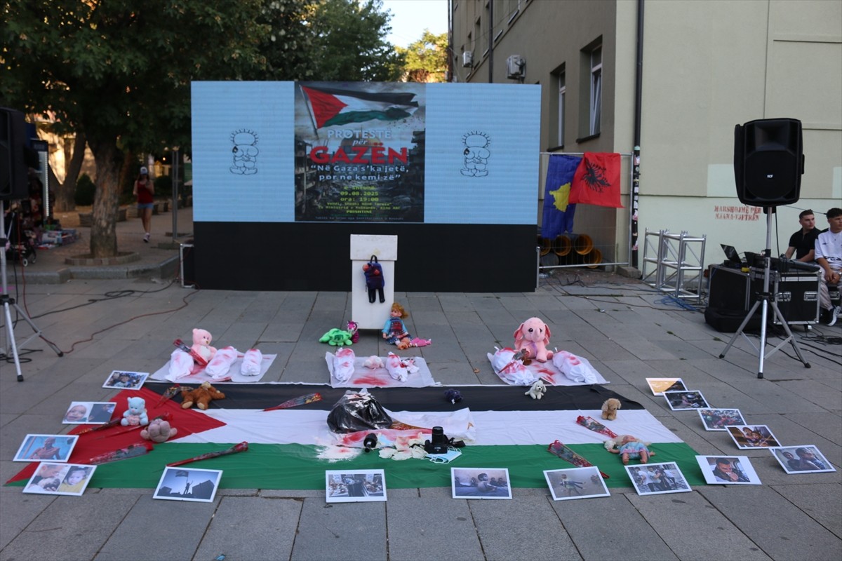 Kosova'nın başkenti Priştine'de İsrail'in Gazze'deki saldırıları ve işgali genişleterek kalıcı...