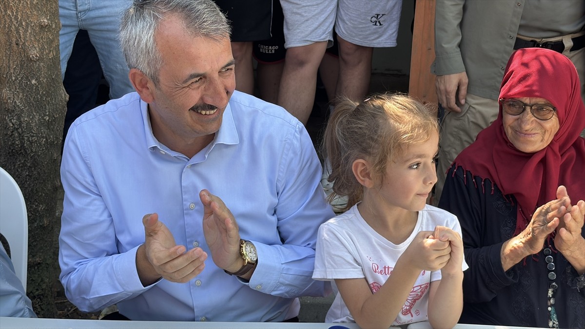 Köylerdeki yatırımları yerinde incelemek üzere gerçekleştirdiği program kapsamında İpsala ilçesine...