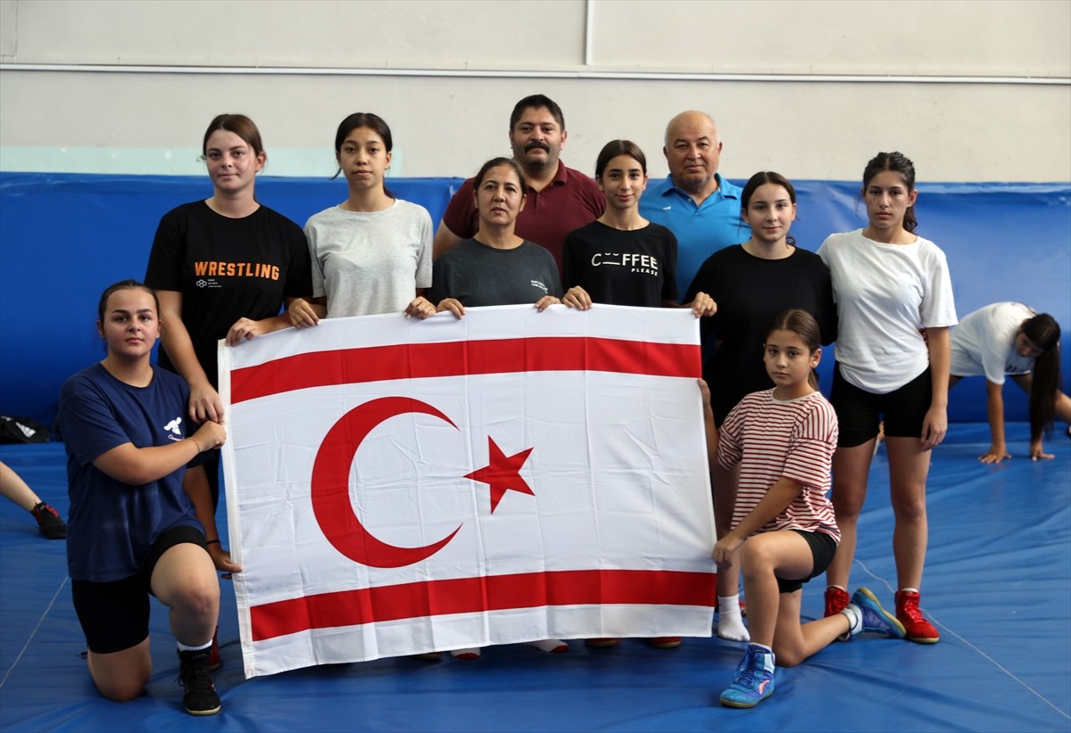 Kuzey Kıbrıs Türk Cumhuriyeti'nden (KKTC) kadın güreşçiler Edirne'de kamp yaptı. Gençlik ve Spor...