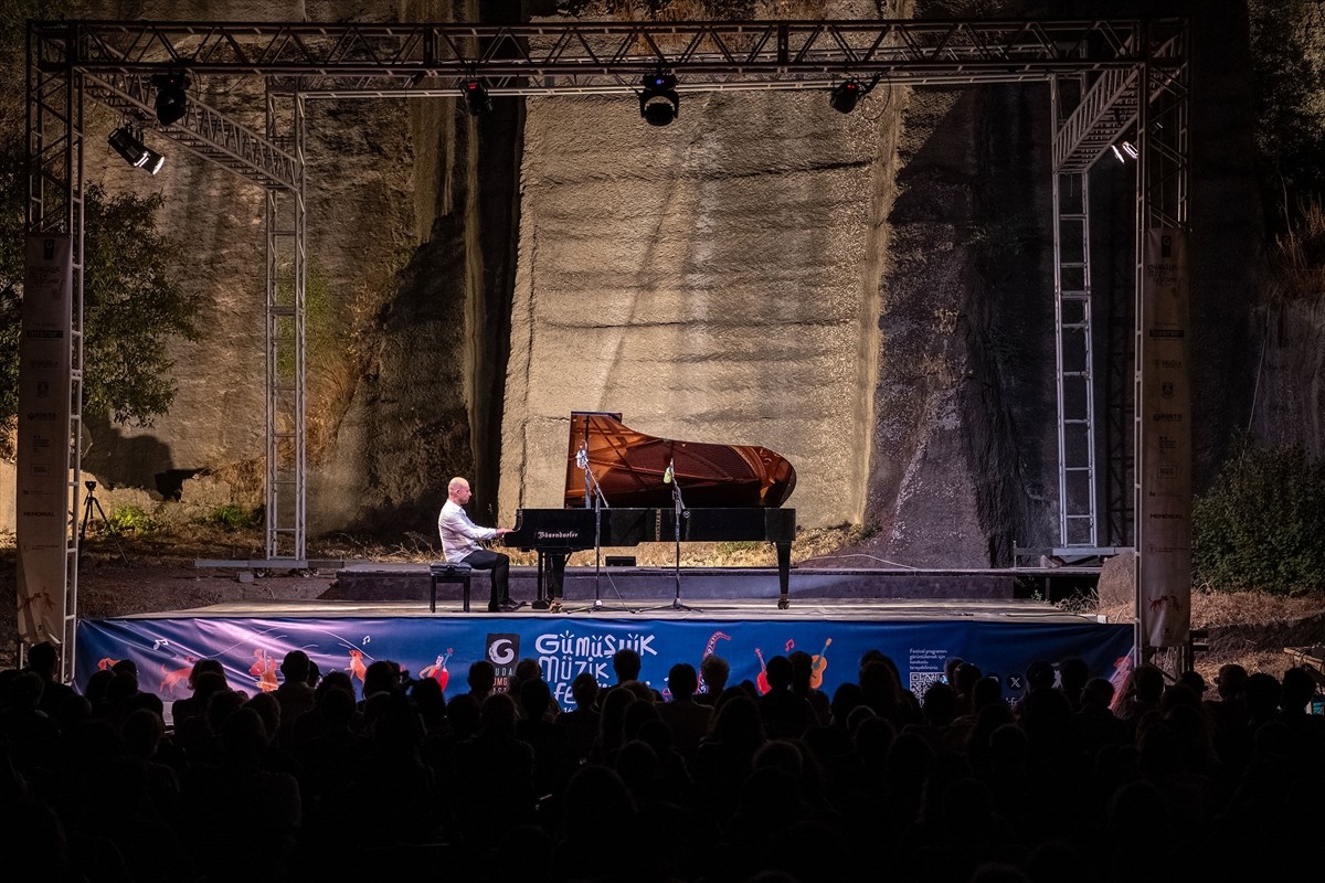 Macar piyanist Istvan Szekely, "22. Gümüşlük Müzik Festivali" kapsamında Bodrum'da konser...
