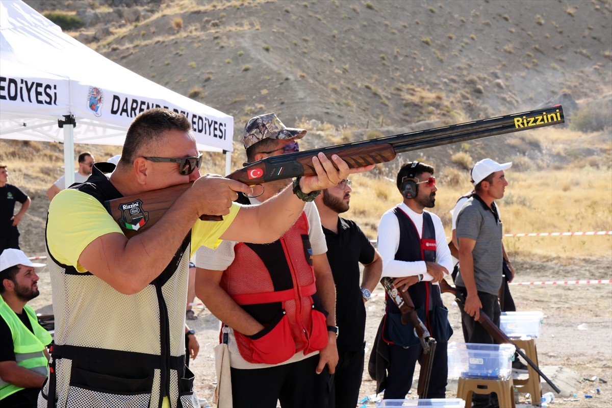Malatya'nın Darende ilçesinde bu yıl 72'ncisi düzenlenen Darende Geleneksel Zengibar Karakucak...