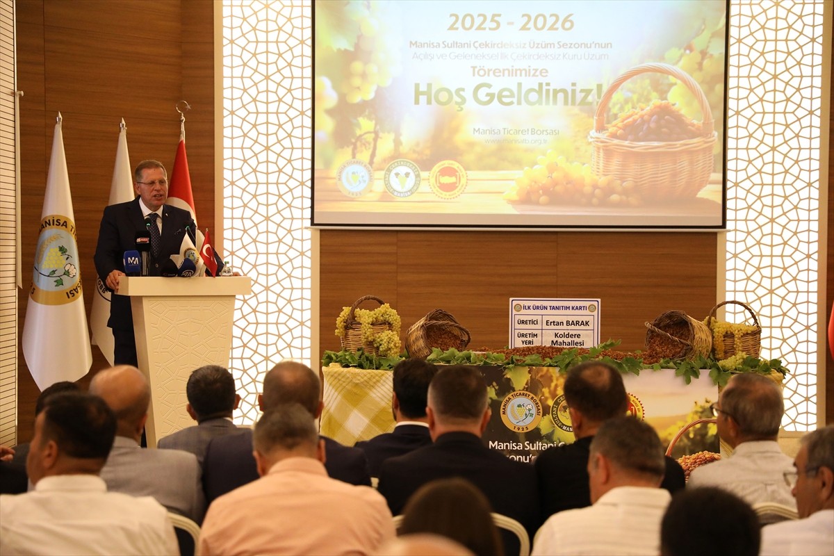 Manisa'da sezonun ilk çekirdeksiz kuru üzüm alım işleminin başlaması dolayısıyla Manisa Ticaret...