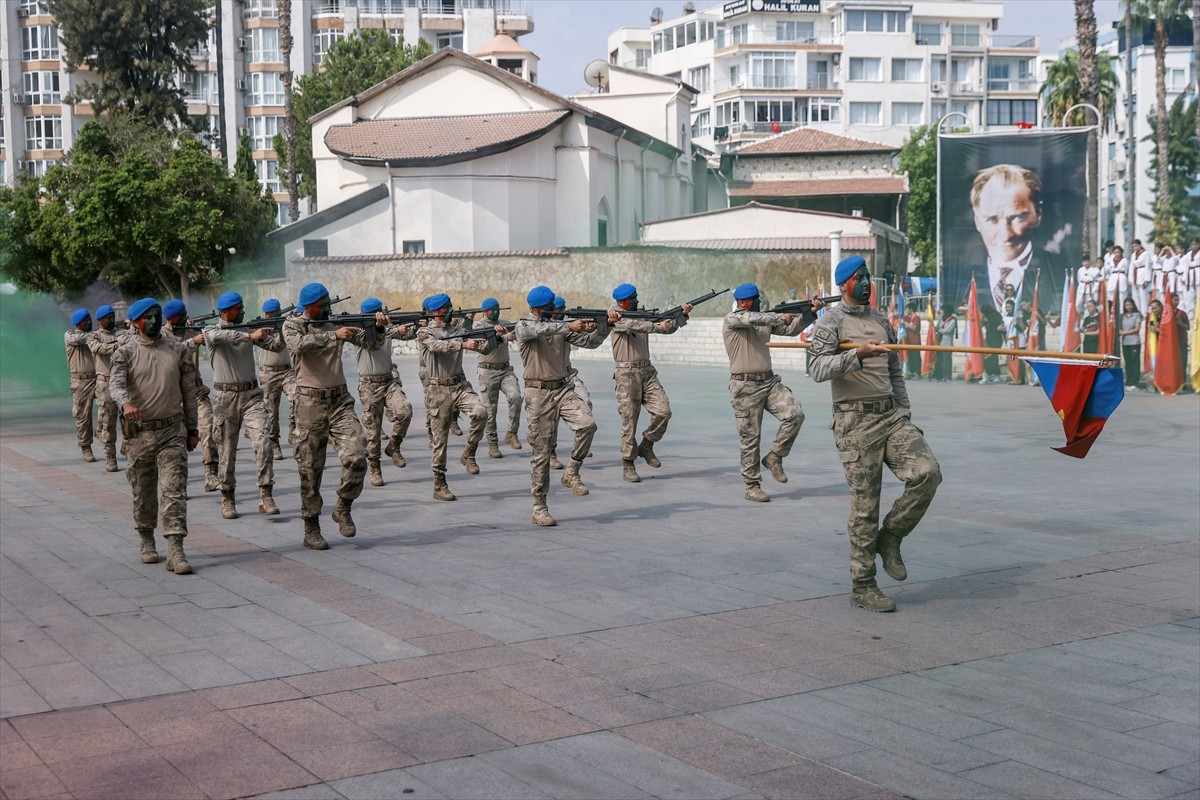Mersin'de, 30 Ağustos Zafer Bayramı ve Türk Silahlı Kuvvetleri Günü dolayısıyla tören düzenlendi....