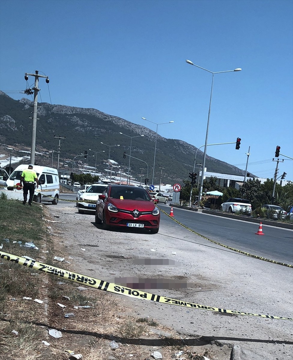 Mersin'in Anamur ilçesinde tartıştığı kadını av tüfeğiyle öldüren kişi, aynı silahla intihar...