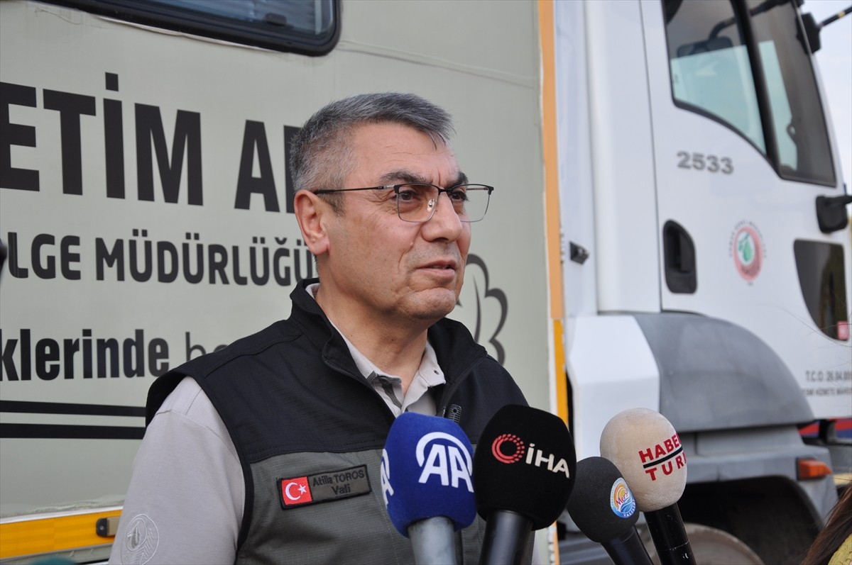 Mersin'in Silifke ilçesinde ormanlık alanda çıkan yangına havadan ve karadan müdahale...